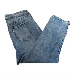 DC JEANS Slightly Curvy Acid Wash Cropped High Waist Denim Capri Jean 20